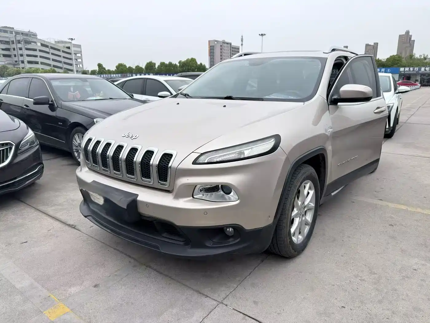Photo 1 - Jeep Cherokee