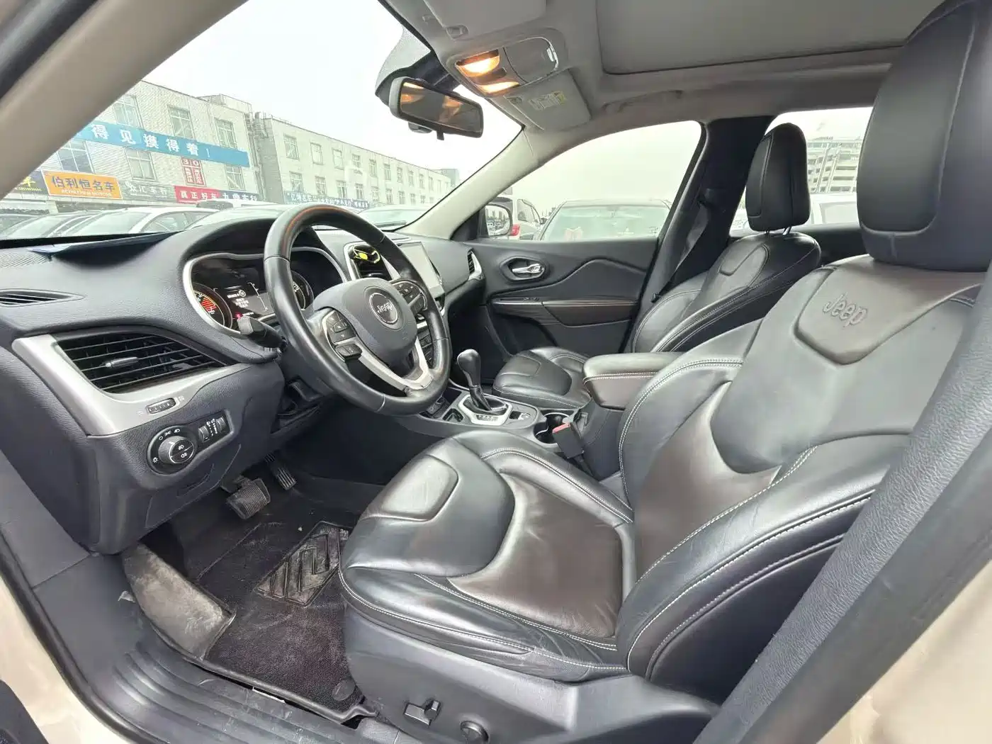 Photo 3 - Jeep Cherokee