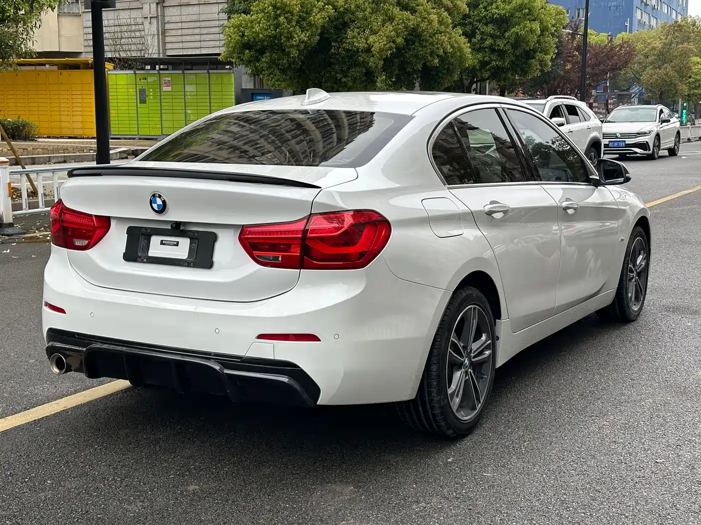 BMW 1 Series 2018 118i Sport Edition фото 8
