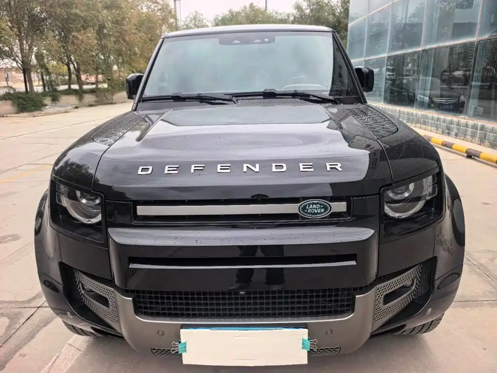 Photo 2 - Land Rover Defender