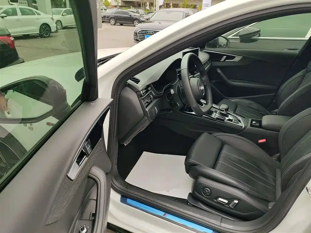 Audi A4L 2024 40 TFSI Luxury Dynamic фото 16