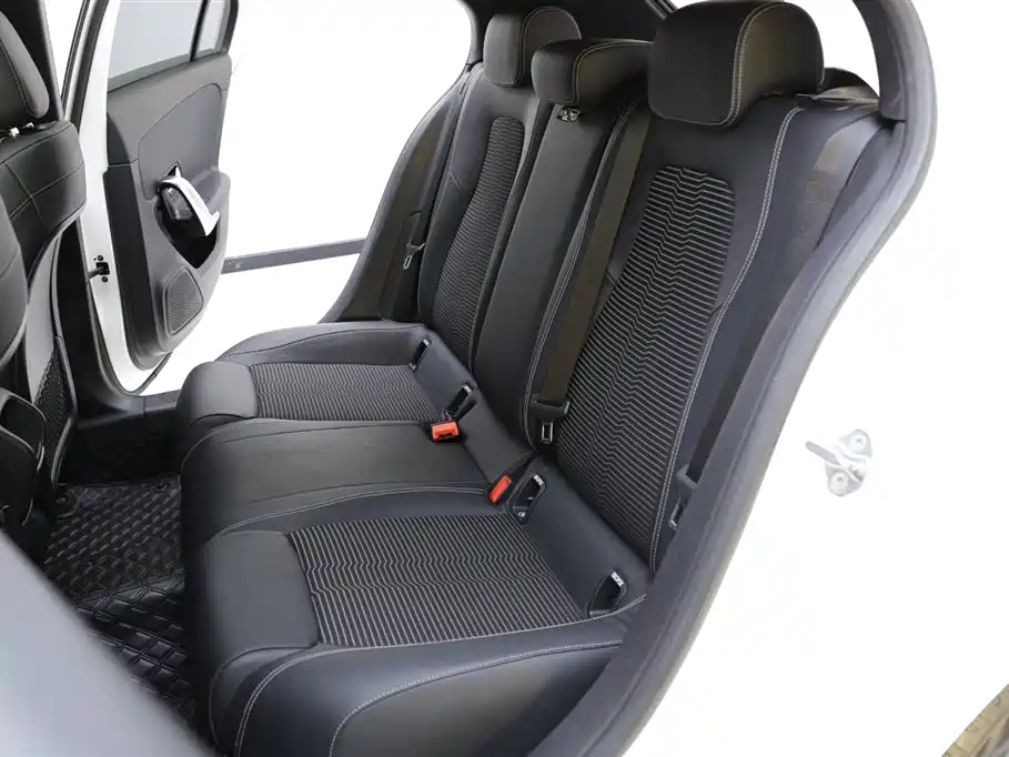 Mercedes-Benz A-Class (Import) 2019 A 200 Fashion Version фото 8