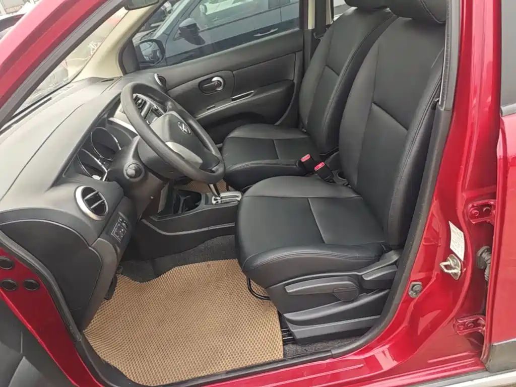 Nissan Livina 2015 2013 Sporty 1.6XV CVT Luxury