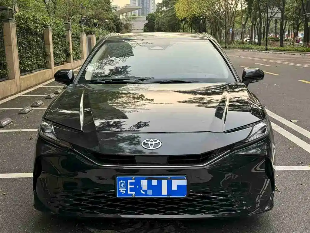 Toyota Camry 2024 Hybrid 2.0HE Elite Edition фото 3