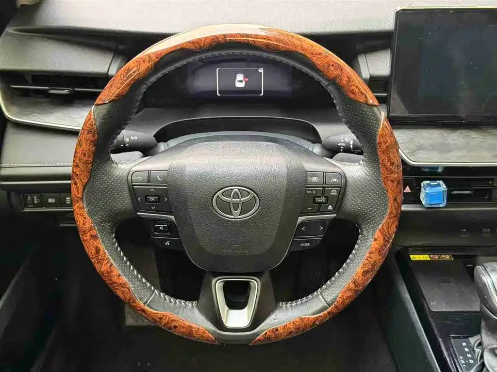 Toyota Camry 2024 Hybrid 2.0HE Elite Edition фото 6