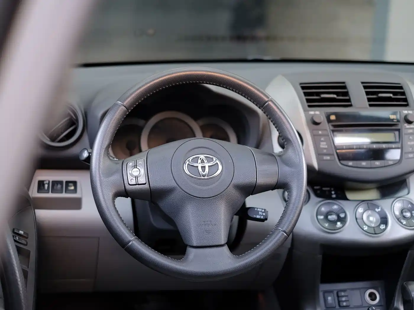 Toyota RAV4 Rongfang 2009 2.4L Automatic Luxury Edition фото 32