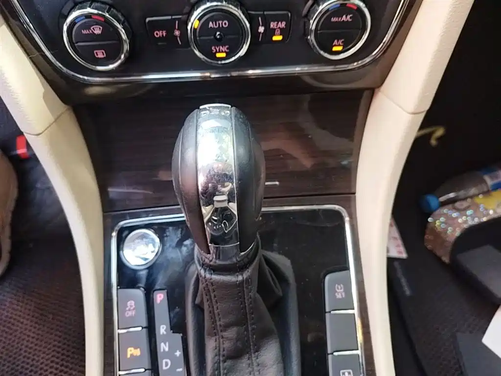 Volkswagen Passat 2015 1.8TSI DSG Prestige Edition фото 10