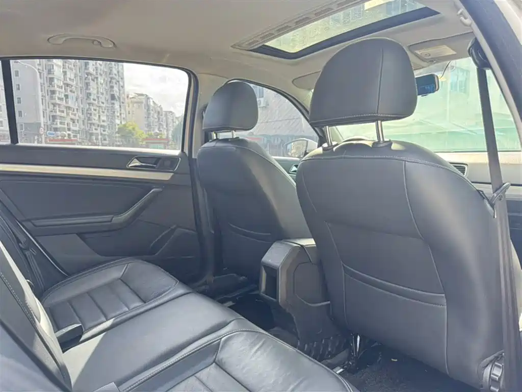 Volkswagen Lavida 2017 1.6L Automatic Comfort Edition фото 12