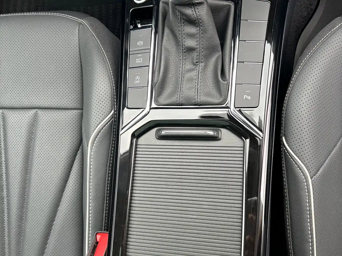 Volkswagen Passat 2024 380TSI Elite Edition фото 15