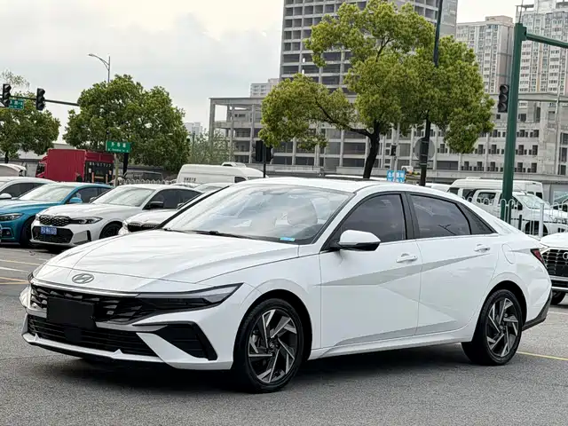 HYUNDAI ELANTRA