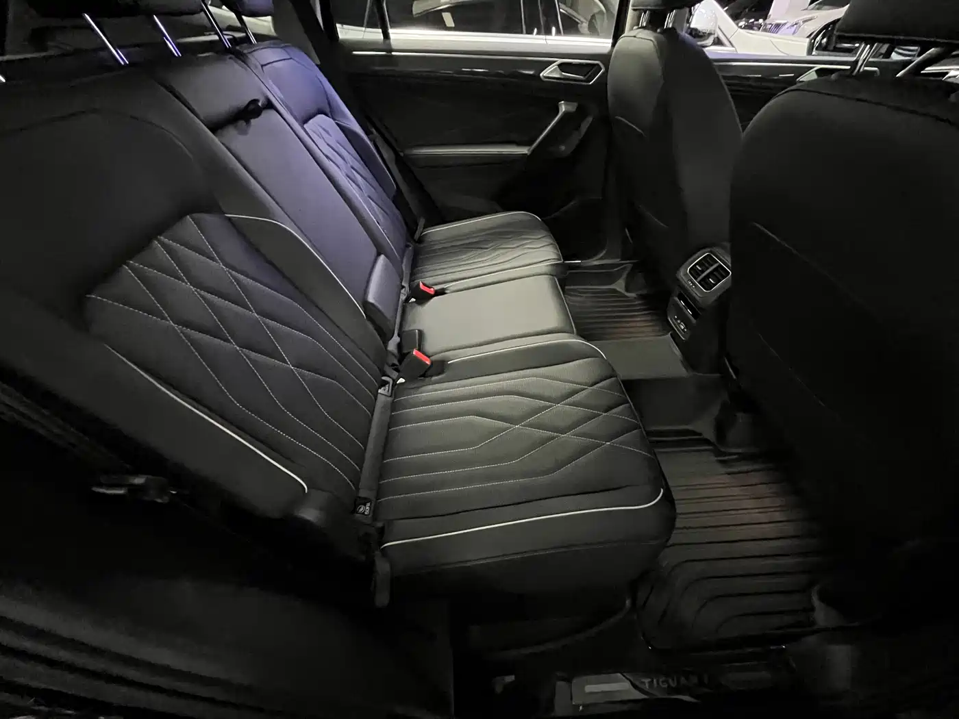 Volkswagen Tiguan L 2023 330TSI Auto 2WD R-Line Premium Edition фото 16
