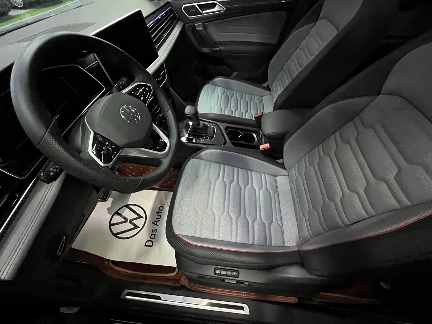 Volkswagen Tiguan L 2023 330TSI Auto 2WD R-Line Flagship Edition фото 4