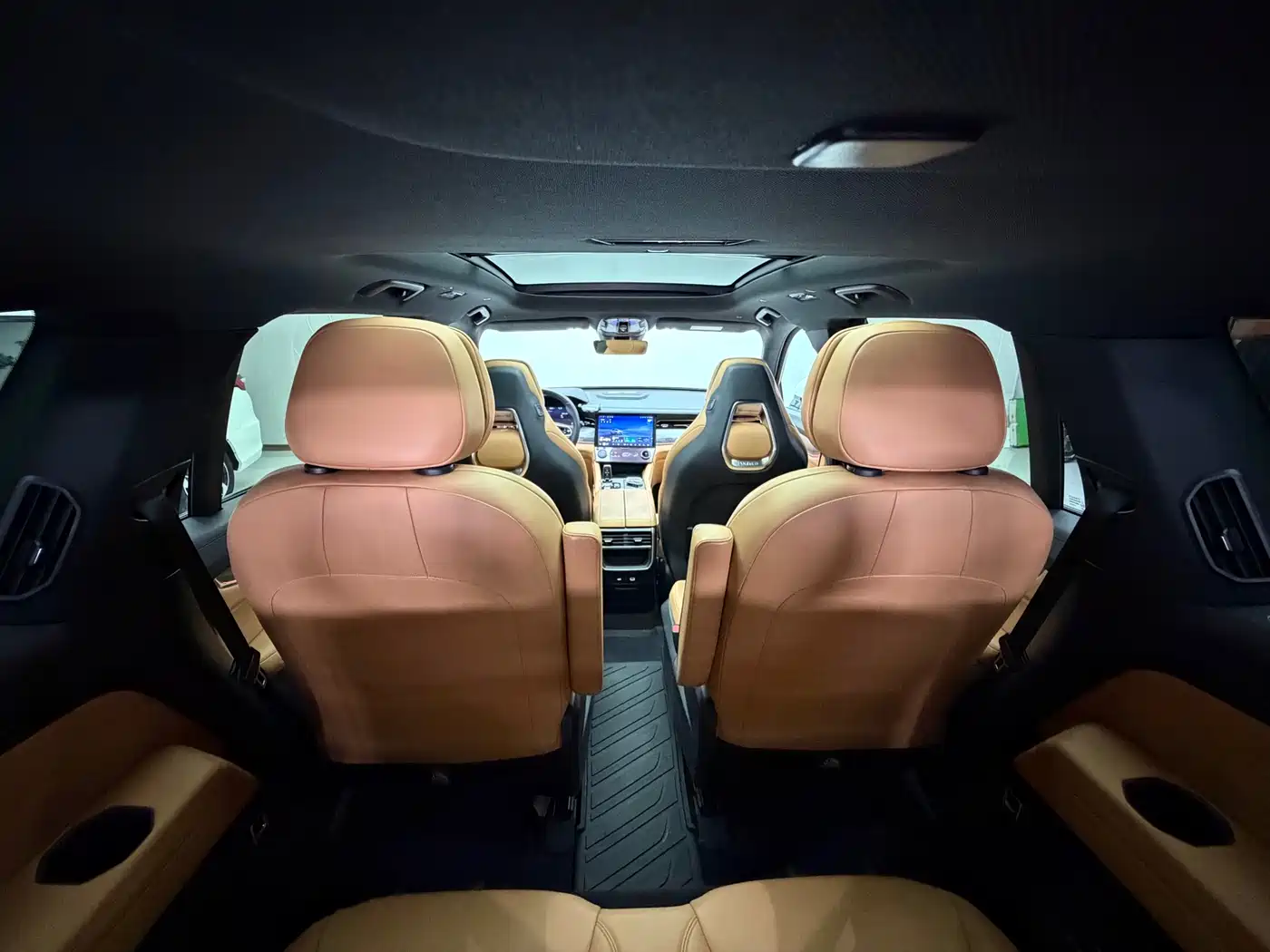 Lynk & Co 09 EM-P 2023 2.0TD EM-P Long Range PM 6-Seater фото 28