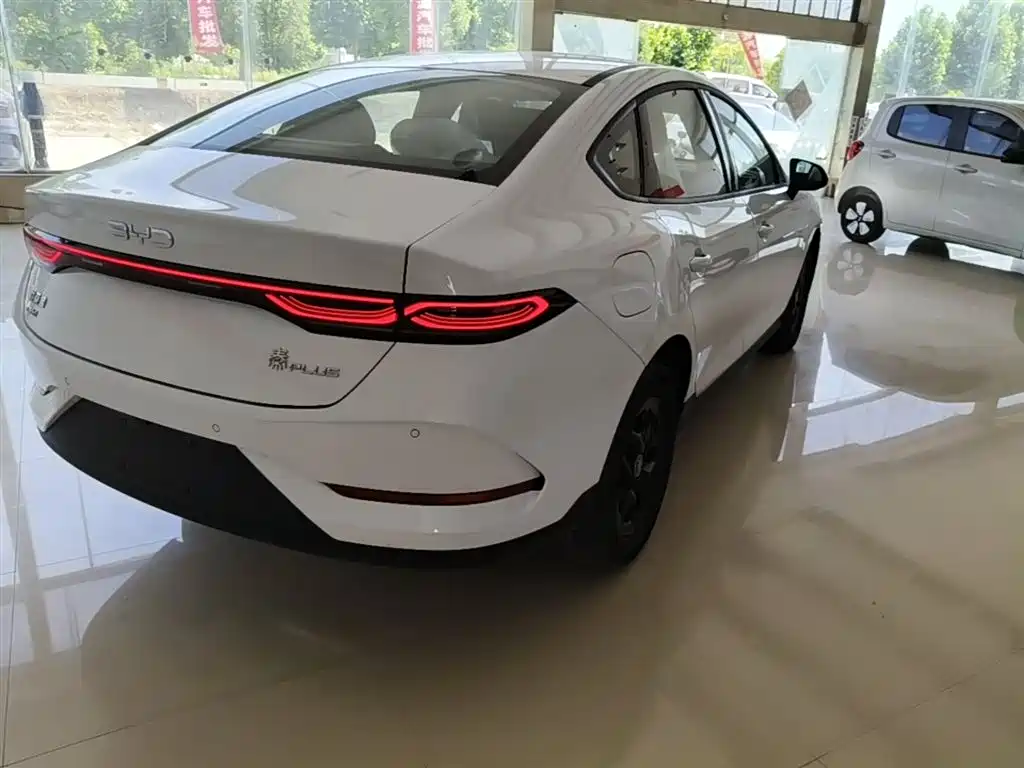 BYD Qin PLUS 2026 DM-i Smart Edition 128KM Progressive фото 8