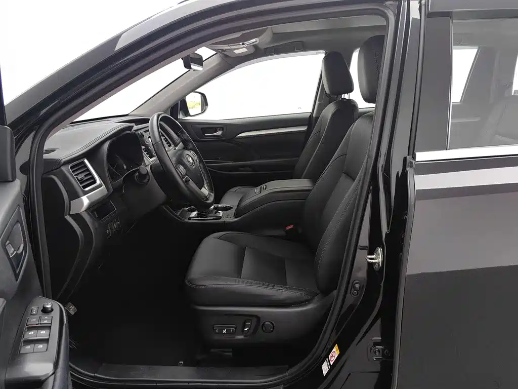 Фото 10 - Toyota Highlander
