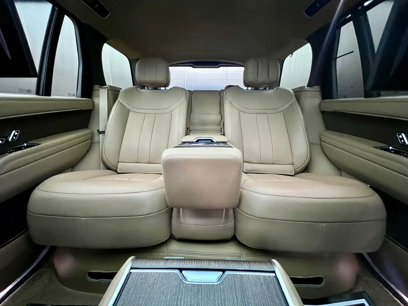 Land Rover Range Rover 2024 3.0 L6 400PS Genesis Extended фото 9