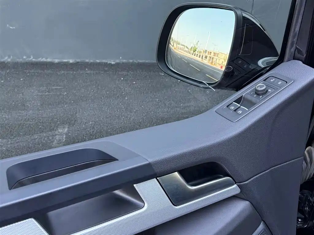 Volkswagen Multivan 2016 2.0TSI 4WD Prestige 7-Seater фото 14