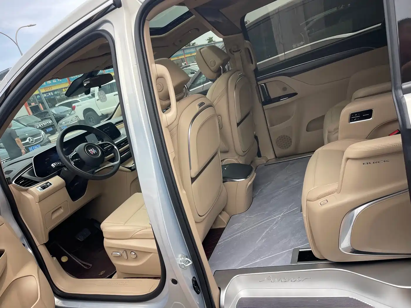 Buick GL8 New Energy 2025 Land Honor Premium Edition 7-Seater фото 7