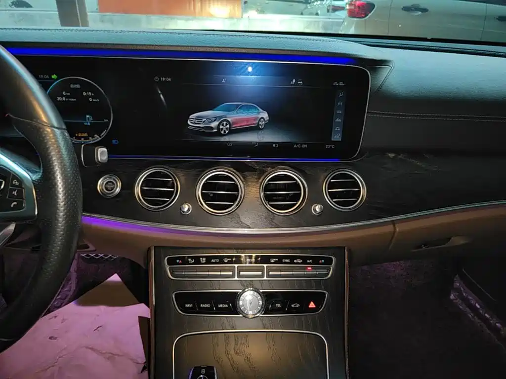Фото 13 - Mercedes-Benz E-Class