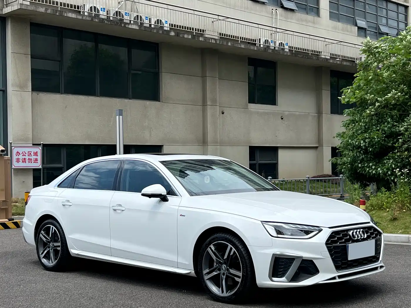 Audi A4L 2020 40 TFSI Fashion Dynamic Edition фото 3