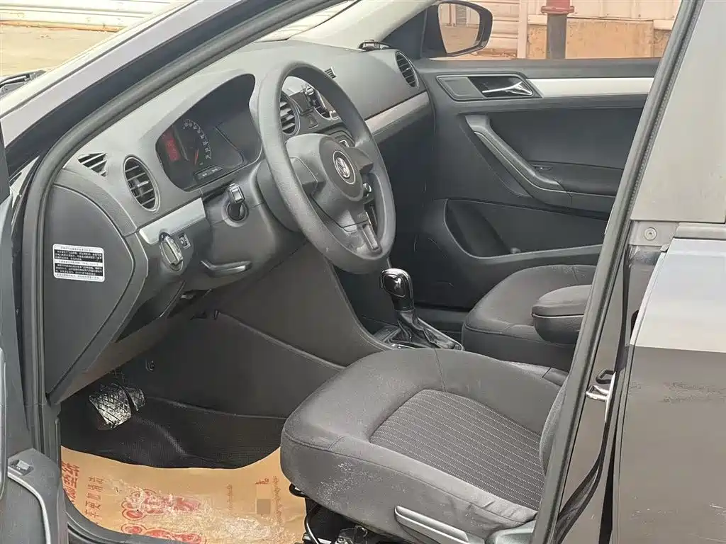 Volkswagen Jetta 2013 1.6L Automatic Comfort фото 6