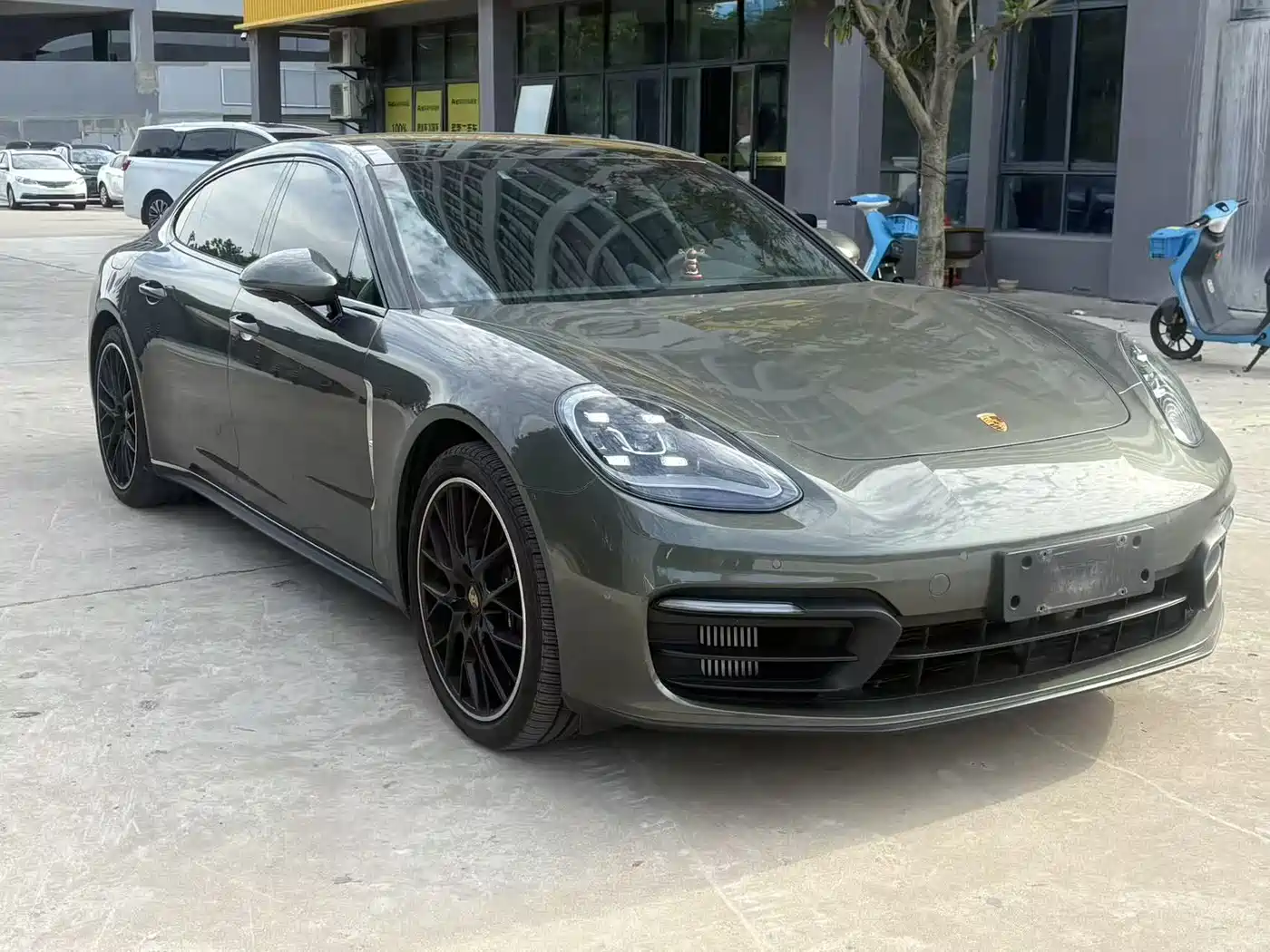 Porsche Panamera 2022 Panamera Executive Long Wheelbase Platinum Edition 2.9T фото 3