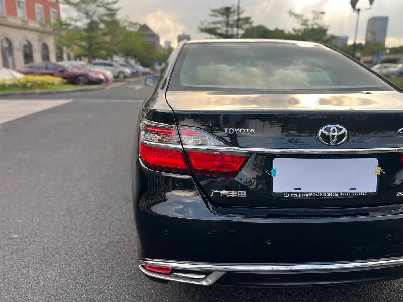 Toyota Camry 2016 2.0G 10th Anniversary Luxury Edition фото 12