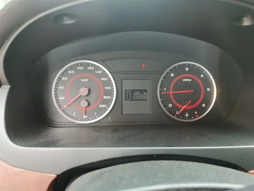 SAIC Maxus Maxus G10 2016 1.9T Manual Elite Edition Diesel China V фото 4