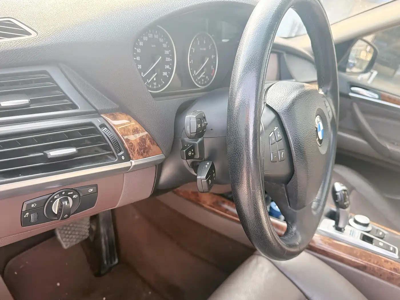 BMW X5 (Import) 2010 xDrive30i Luxury 10th Anniversary Edition фото 12