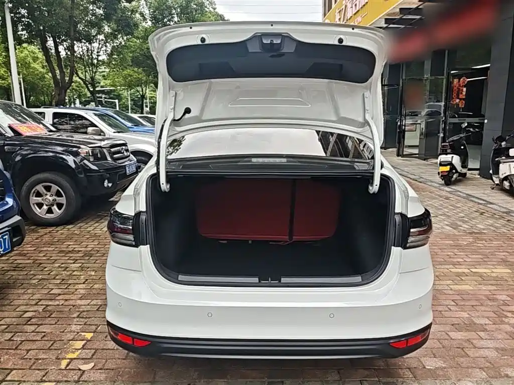 Volkswagen Lavida 2023 New Sharp 1.5L Auto Premium Edition фото 19