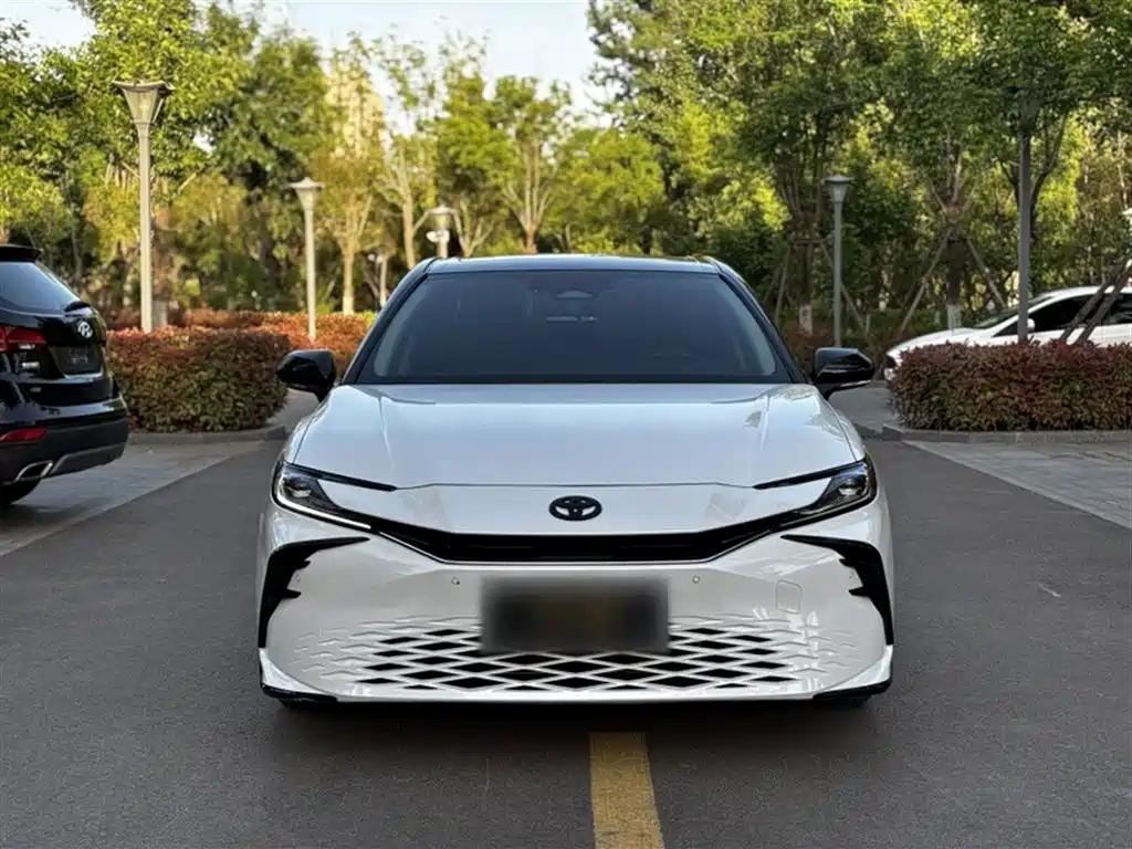 Toyota Camry 2024 2.0GVP Luxury Edition фото 8