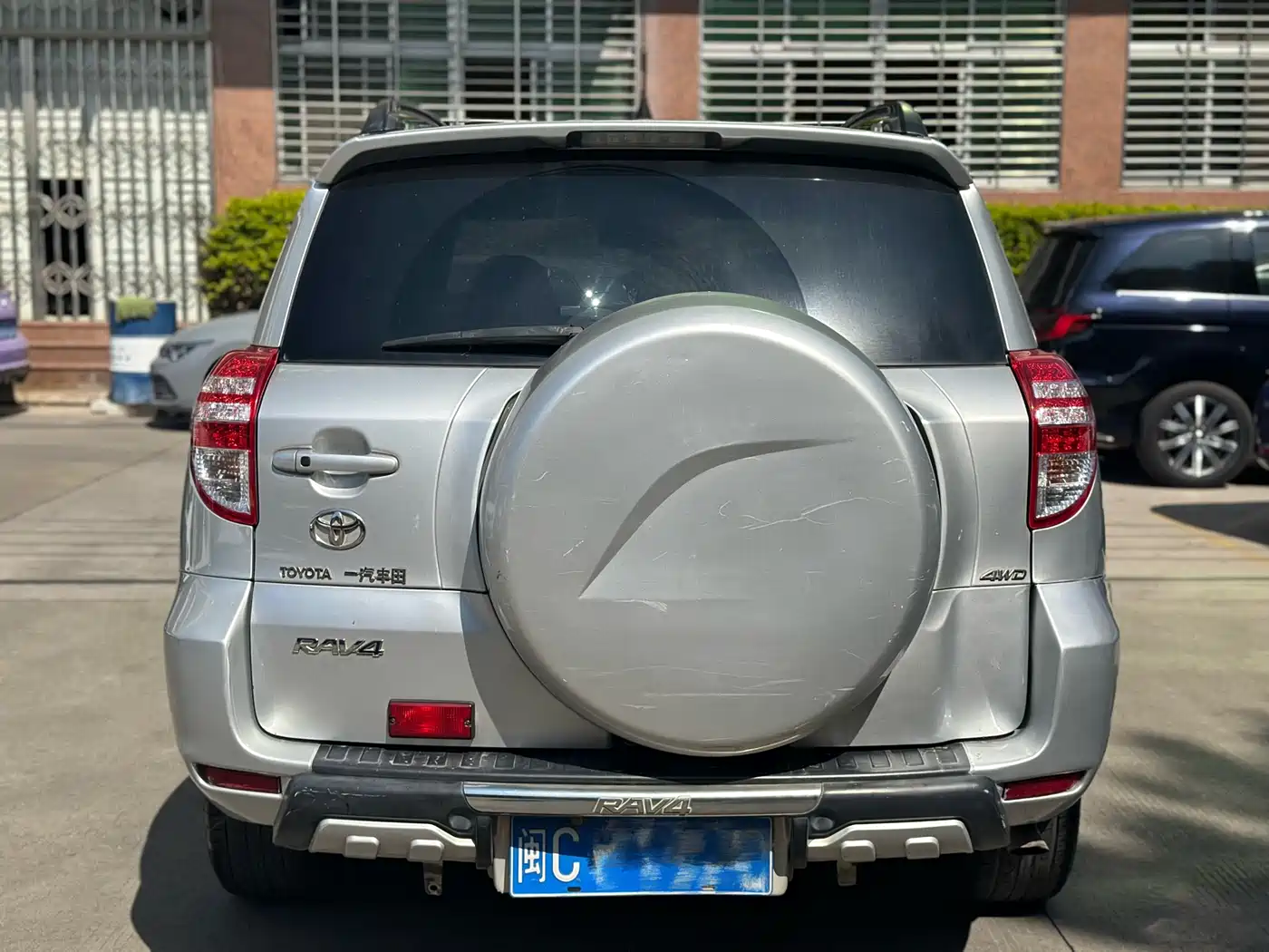 Toyota RAV4 Rongfang 2011 2.4L Automatic 4WD Ultimate Navigation Edition фото 4