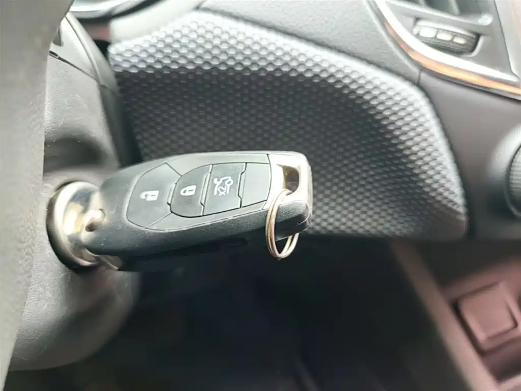 Chevrolet Cruze 2018 320 Automatic Pioneer Sunroof Edition фото 9