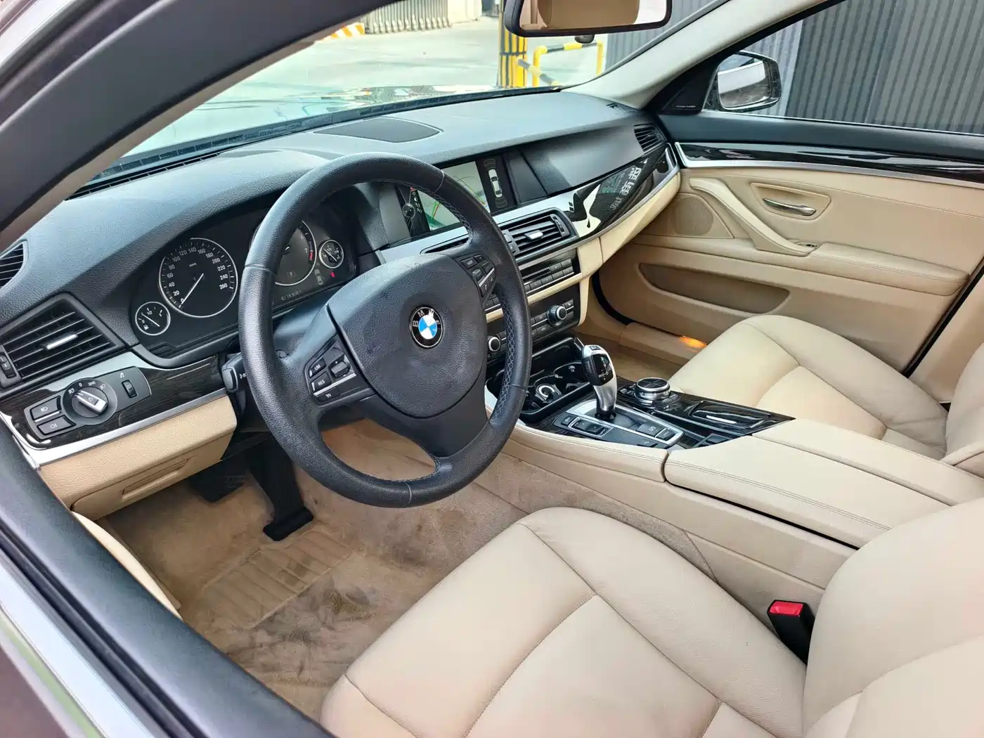 BMW 5 Series 2013 530Li Luxury фото 10
