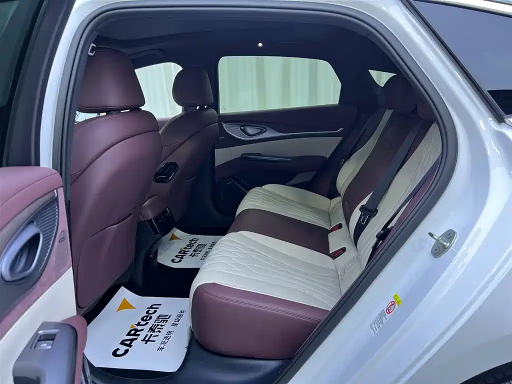 BYD Seal 2023 DM-i 1.5T 121km Flagship фото 8