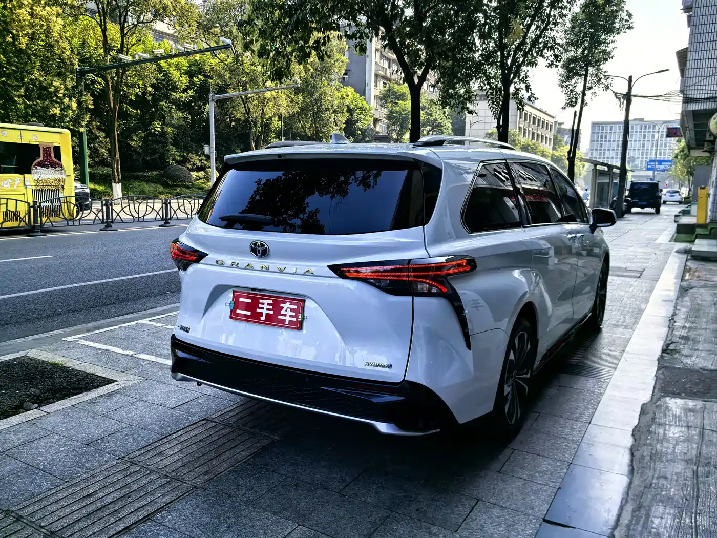 Toyota Granvia 2022 2.5L Hybrid Noble Edition фото 7