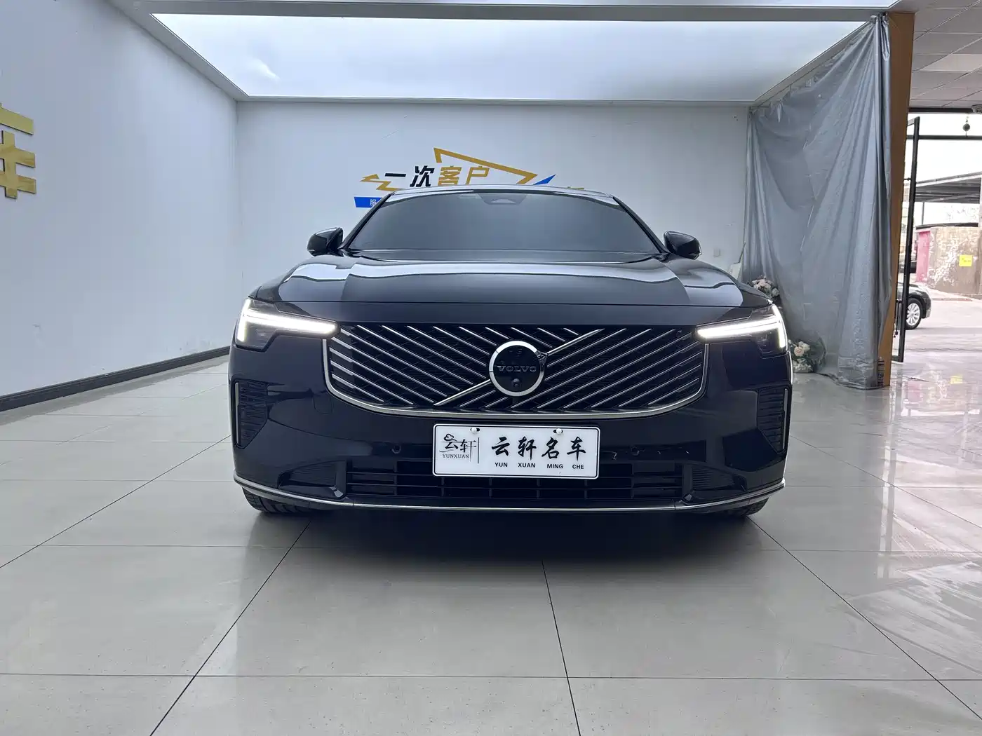 VOLVO S90
