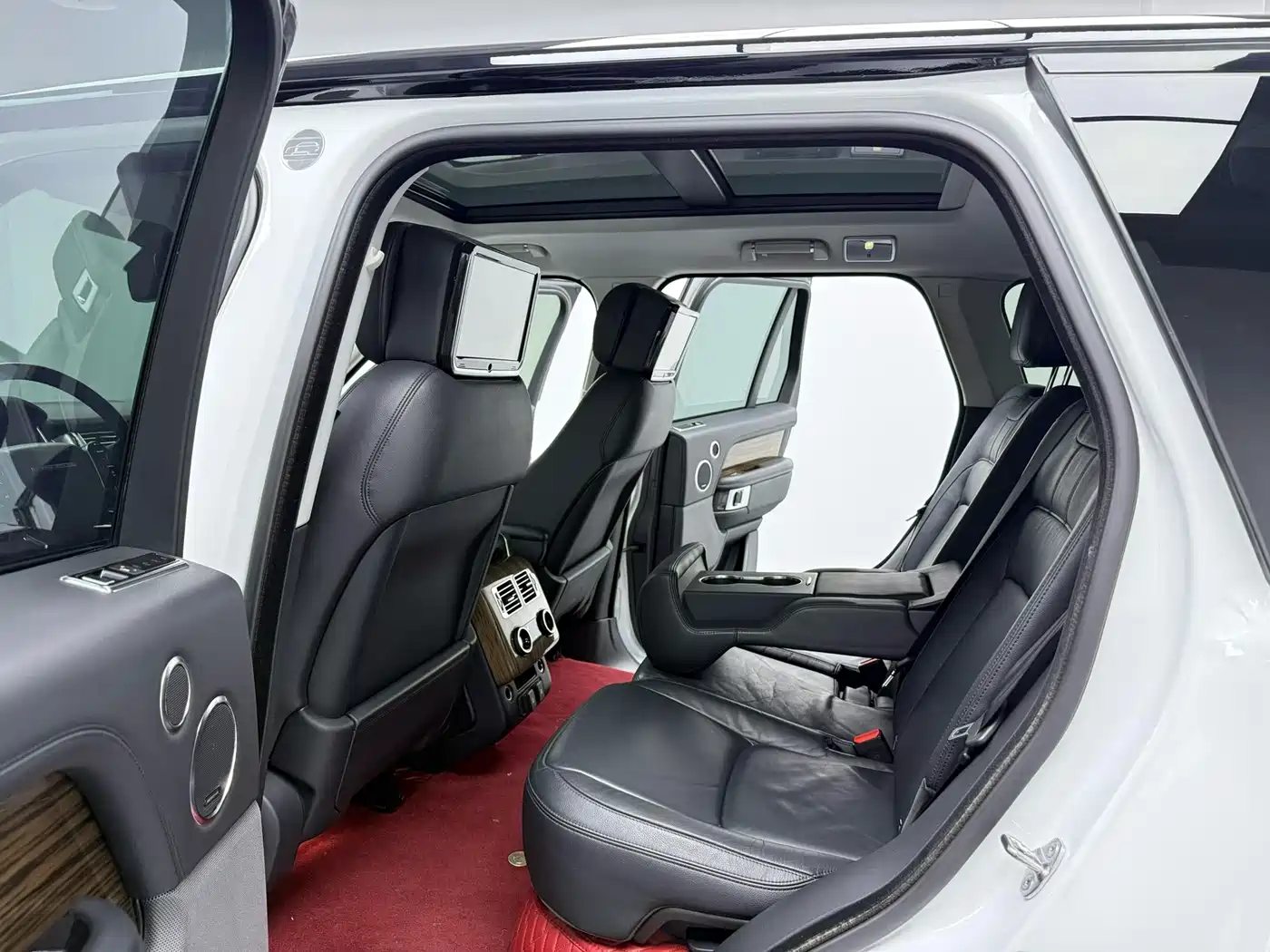 Land Rover Range Rover 2018 3.0 SC V6 Golden Age Edition фото 6