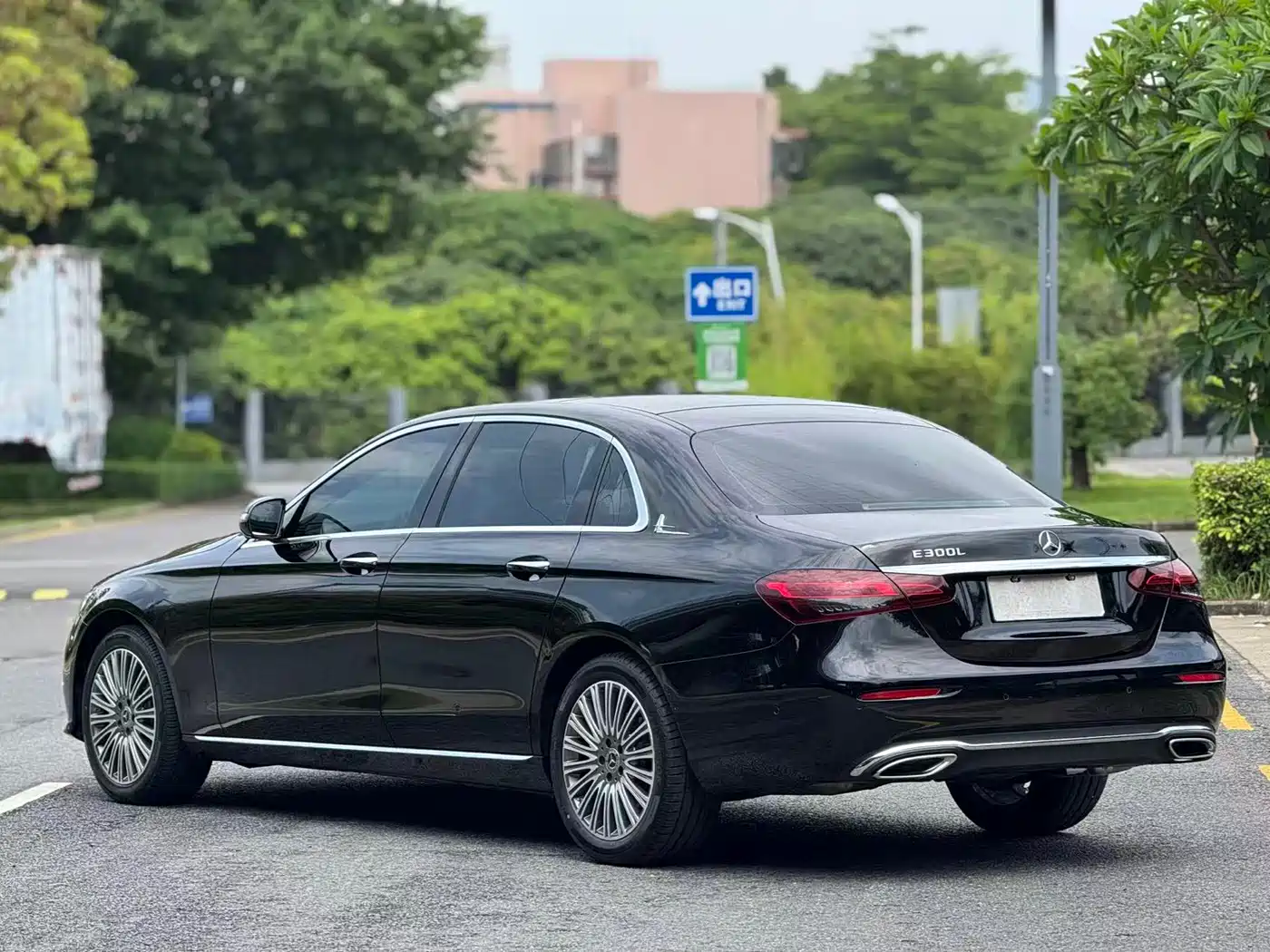 Mercedes-Benz E-Class 2023 E 300 L Luxury фото 5