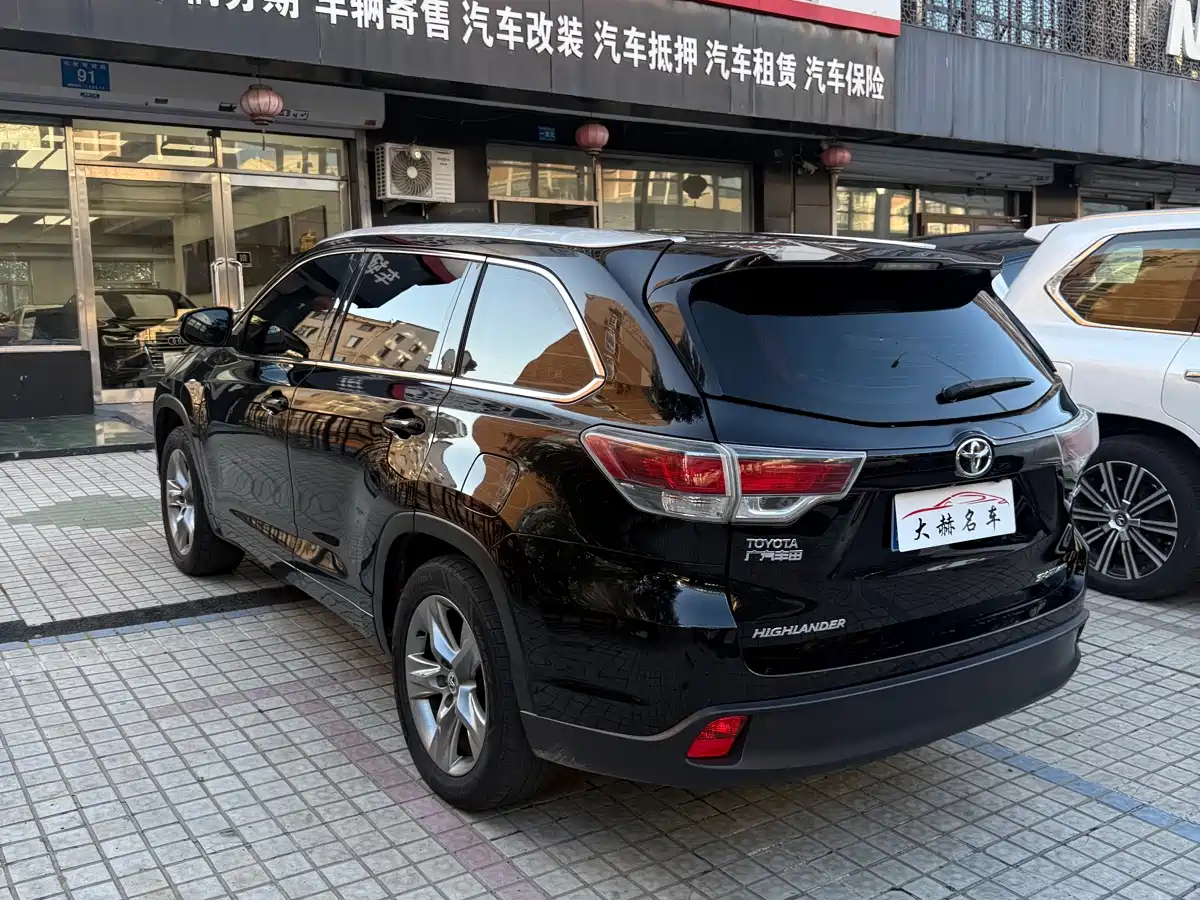 Фото 4 - Toyota Highlander