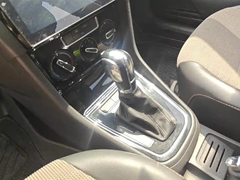 Volkswagen C-TREK 2017 1.6L Automatic Comfort фото 16