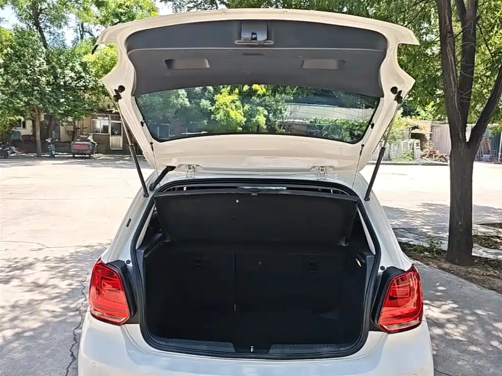 Volkswagen Polo 2016 1.6L Automatic Comfort фото 19