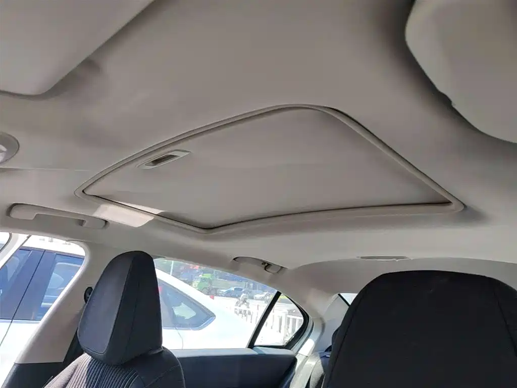 Peugeot 408 2015 Model 1.2T Automatic Luxury Edition фото 18