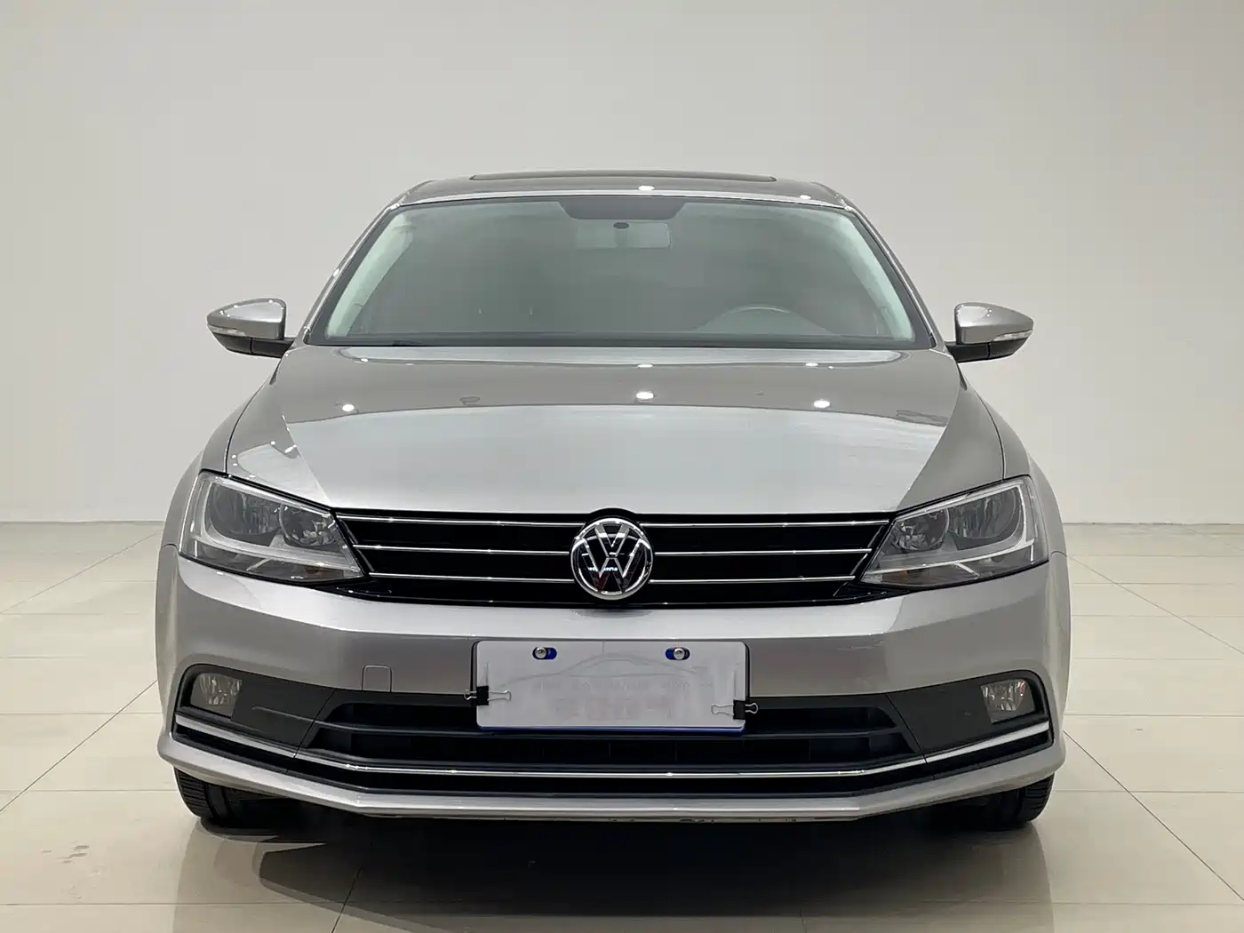 Volkswagen Sagitar 2015 1.6L Automatic Comfort фото 2