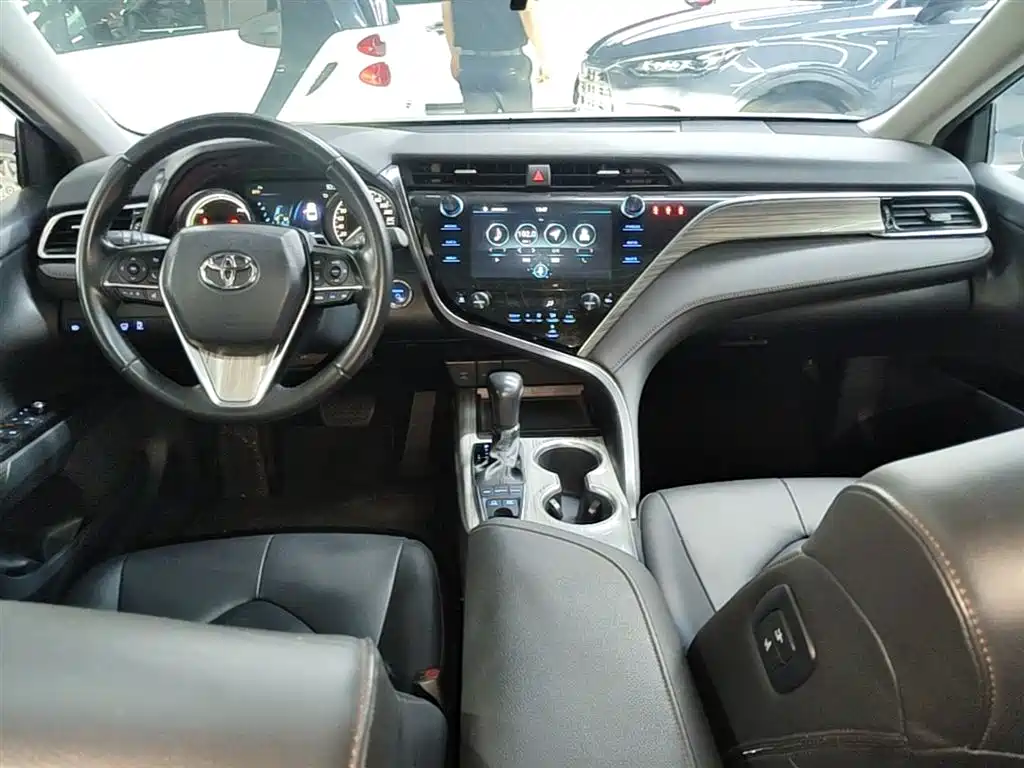 Toyota Camry 2019 Hybrid 2.5HG Luxury Edition China VI фото 10