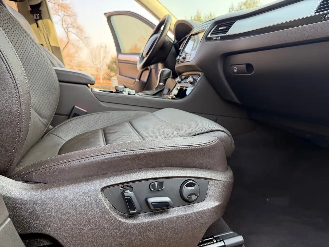 Volkswagen Touareg 2017 3.0TSI Explorer Edition фото 8