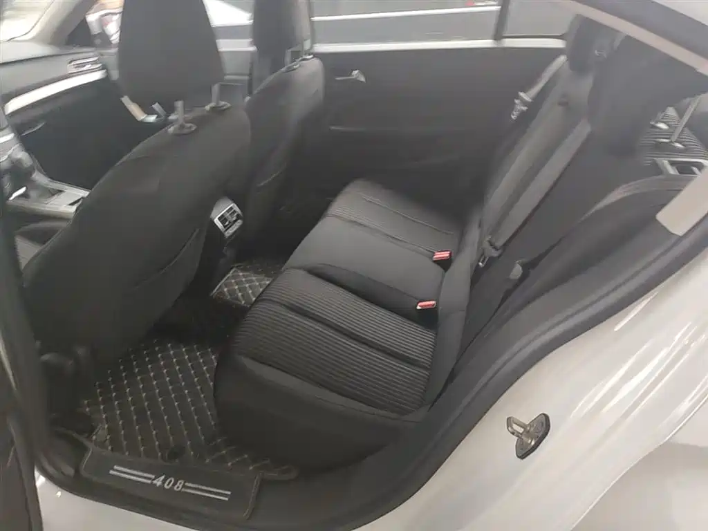 Peugeot 408 2016 1.6T Automatic Luxury Edition фото 17