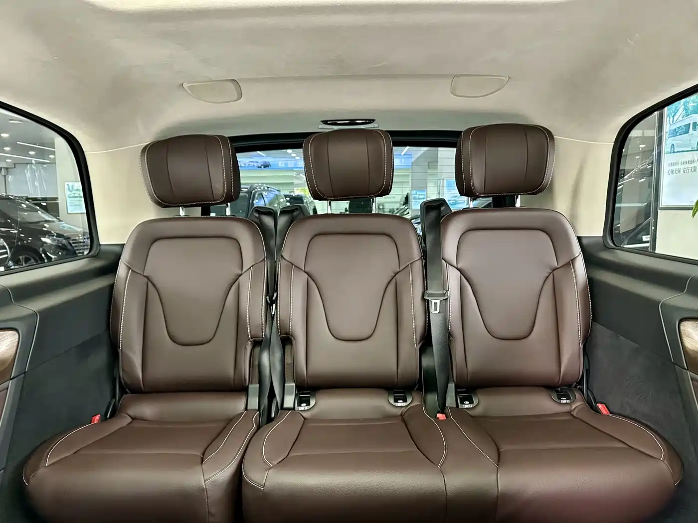 Mercedes-Benz V-Class 2021 V 260 L Long Wheelbase Luxury Edition фото 13