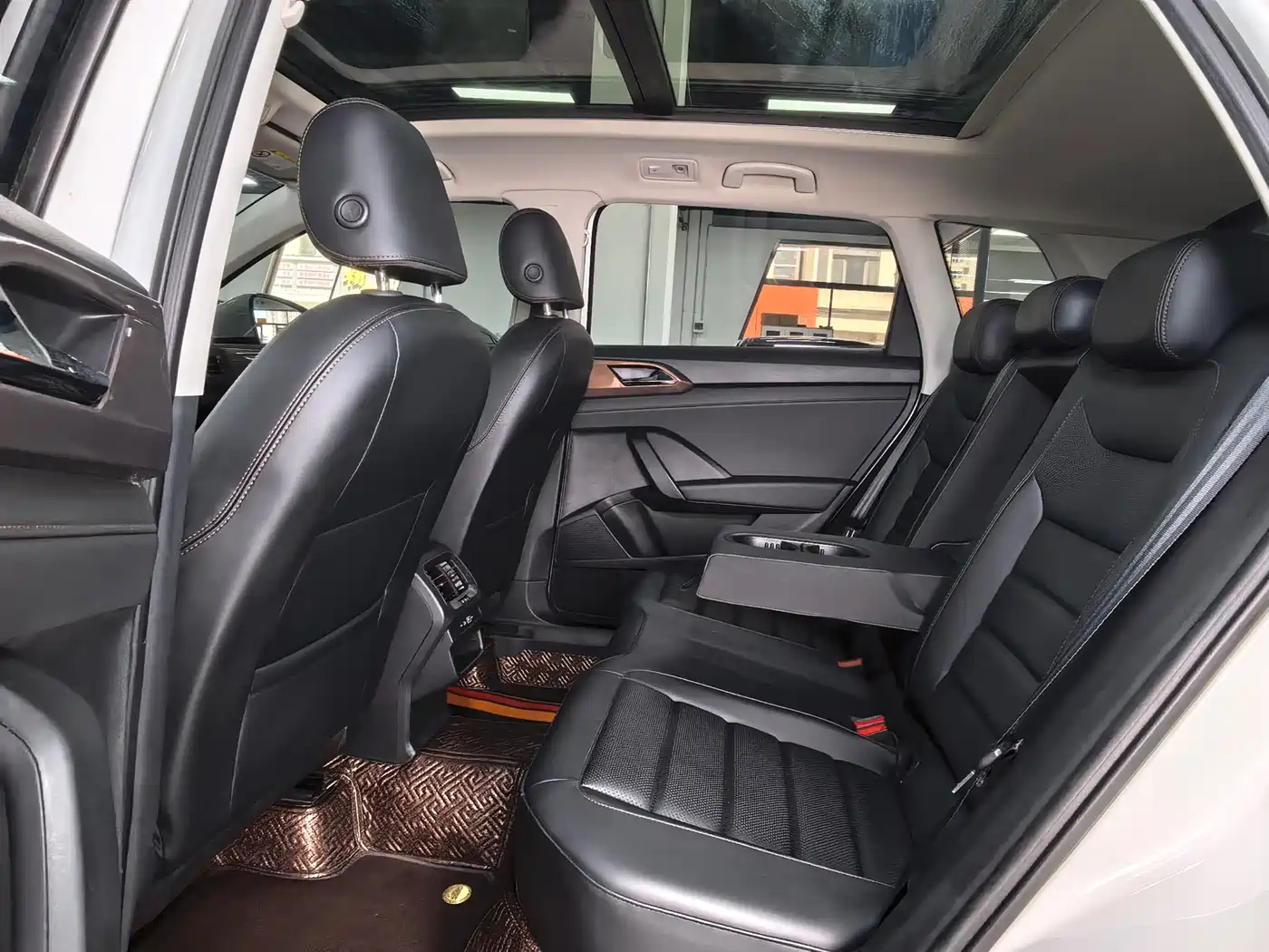 Volkswagen Tharu 2022 280TSI FWD Luxury Edition фото 9