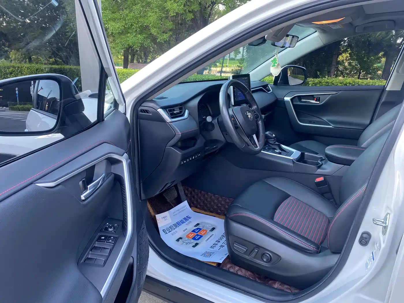 Toyota RAV4 Rongfang Dual Engine E+ 2021 2.5L 4WD Flagship Pro фото 5